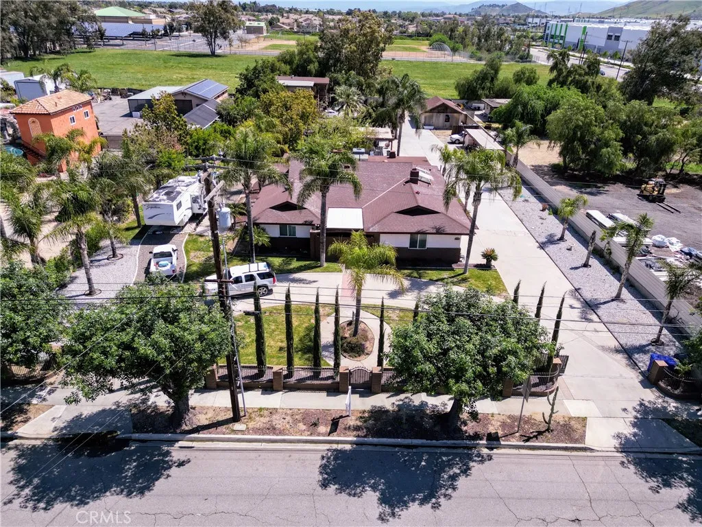 10881 Oleander Avenue, Fontana, California 92337 home-pic-2
