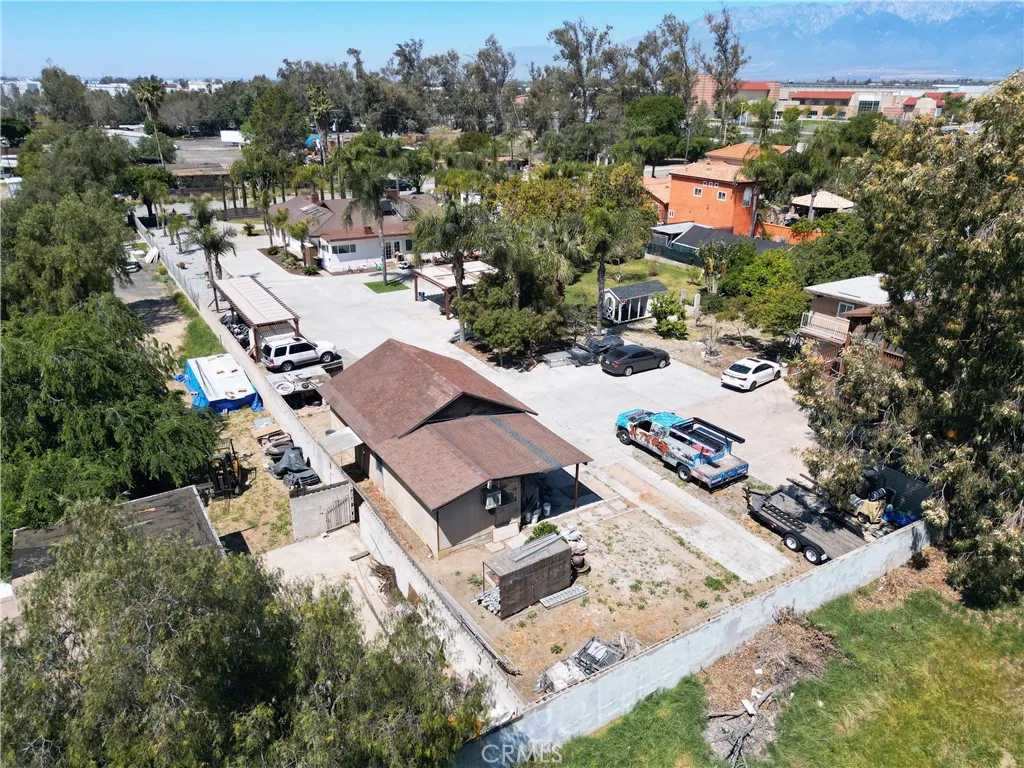10881 Oleander Avenue, Fontana, California 92337 home-pic-1