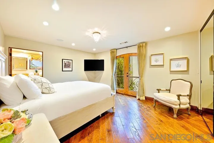 7964 Prospect Pl, La Jolla, California 92037