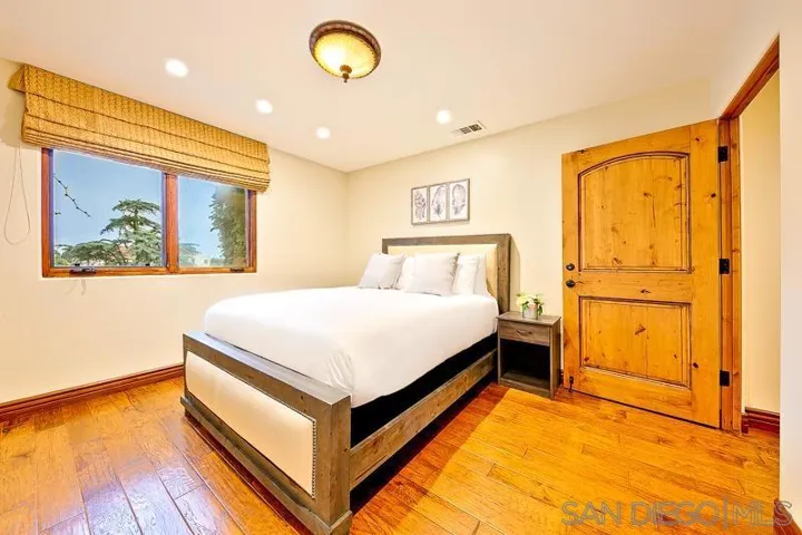 7964 Prospect Pl, La Jolla, California 92037