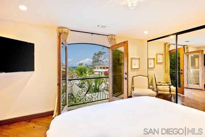 7964 Prospect Pl, La Jolla, California 92037