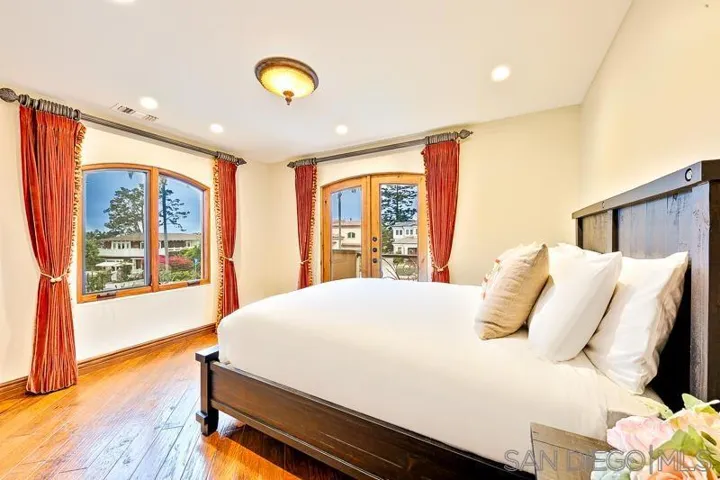 7964 Prospect Pl, La Jolla, California 92037