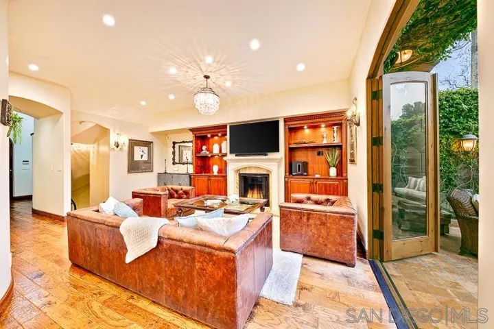 7964 Prospect Pl, La Jolla, California 92037