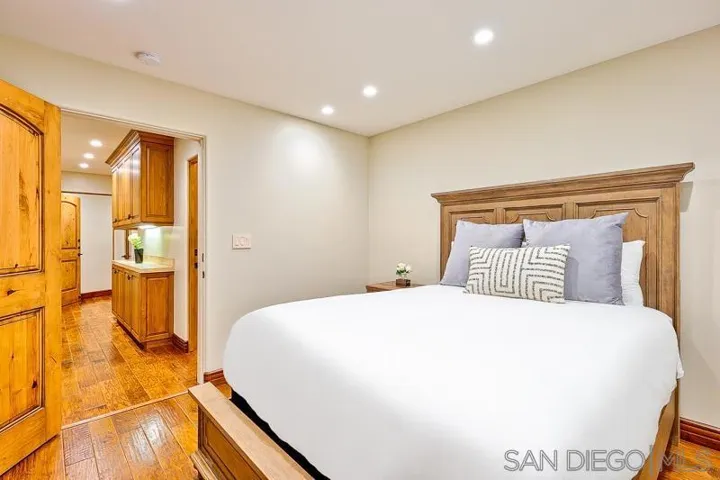 7964 Prospect Pl, La Jolla, California 92037