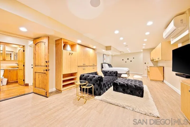 7964 Prospect Pl, La Jolla, California 92037