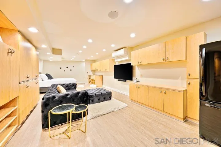 7964 Prospect Pl, La Jolla, California 92037