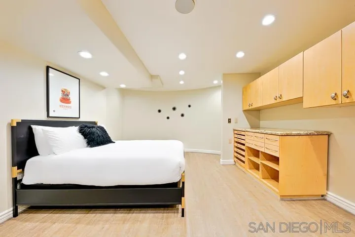 7964 Prospect Pl, La Jolla, California 92037