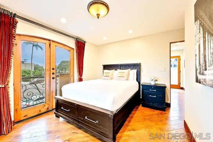 7964 Prospect Pl, La Jolla, California 92037