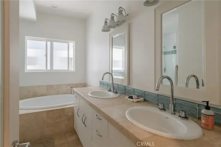 1427 Manhattan Avenue, Hermosa Beach, California 90254