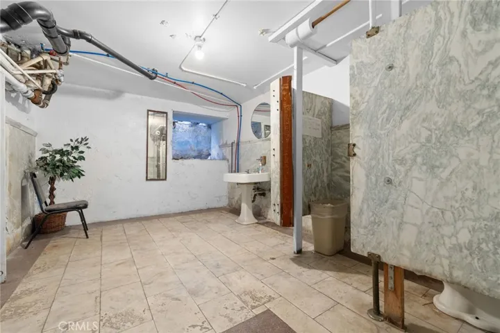 801 Baker Street, Bakersfield, California 93305
