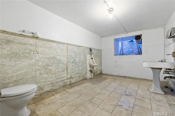 801 Baker Street, Bakersfield, California 93305