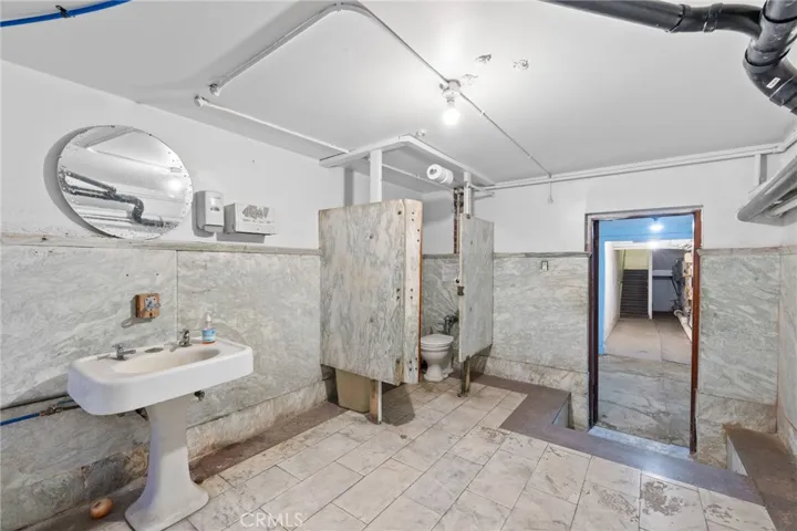 801 Baker Street, Bakersfield, California 93305