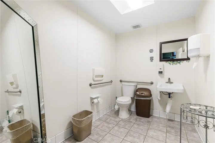 801 Baker Street, Bakersfield, California 93305