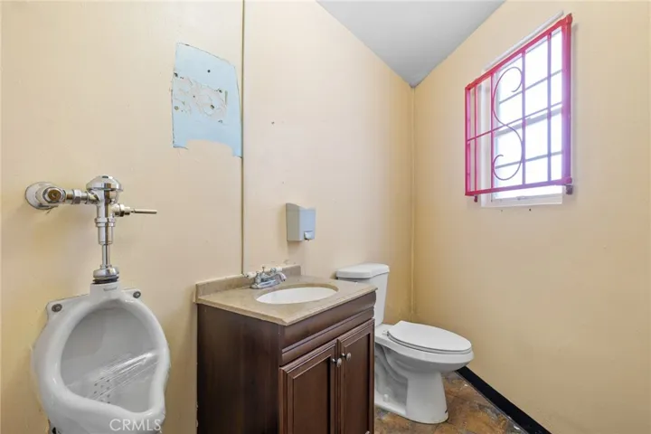 805 Baker Street, Bakersfield, California 93305