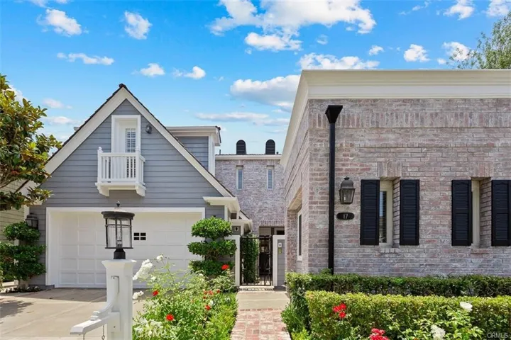 17 Castaways N, Newport Beach, California 92660
