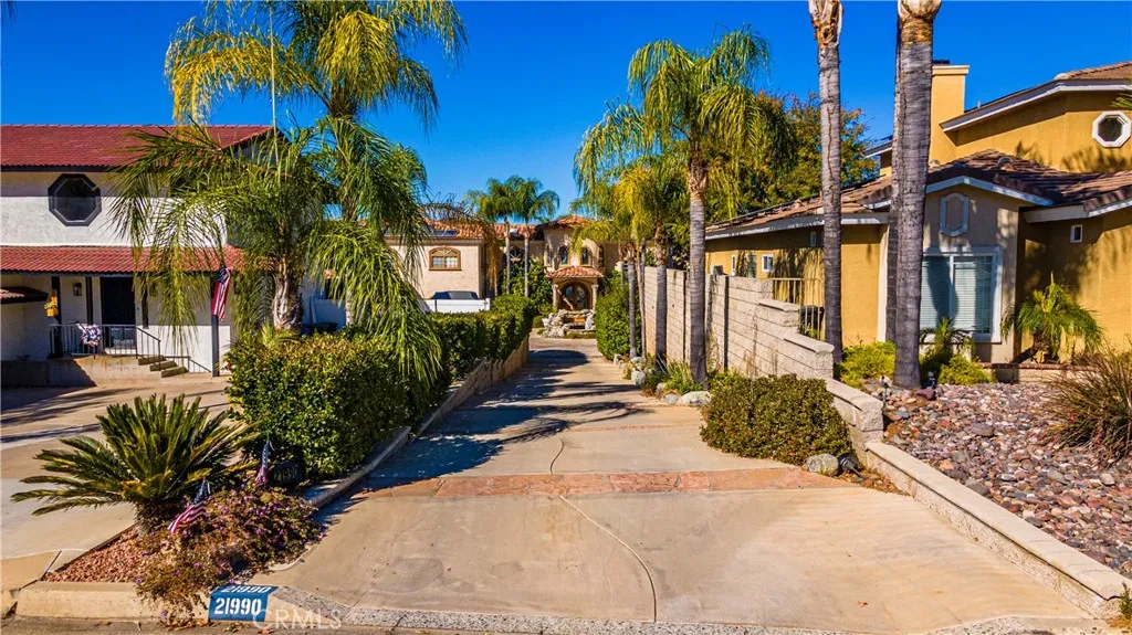 21990 Village Way, Canyon Lake, California 92487 home-pic-1