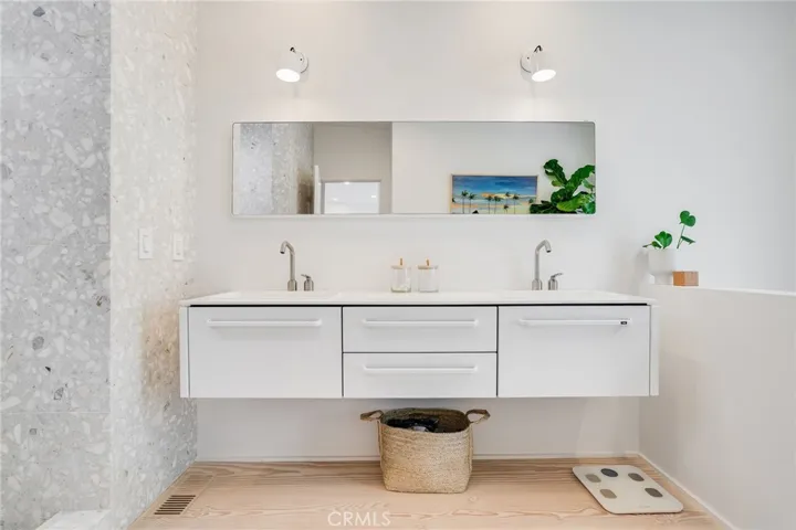 912 Santa Ana Street, Laguna Beach, California 92651