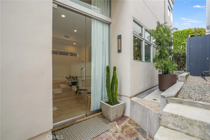 912 Santa Ana Street, Laguna Beach, California 92651