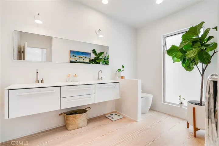 912 Santa Ana Street, Laguna Beach, California 92651