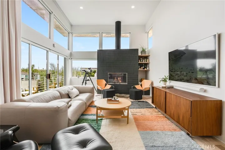 912 Santa Ana Street, Laguna Beach, California 92651
