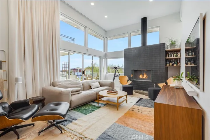 912 Santa Ana Street, Laguna Beach, California 92651
