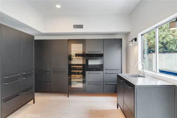 912 Santa Ana Street, Laguna Beach, California 92651