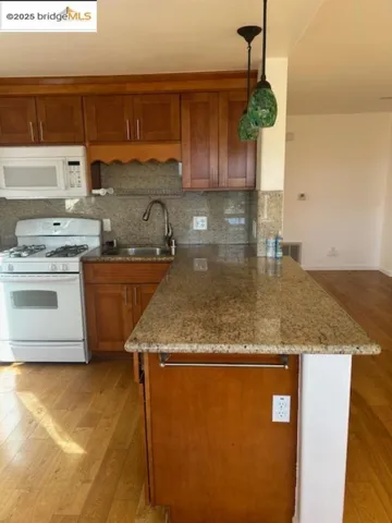 128 Moraga Ave, Piedmont, California 94611