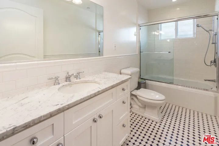 1st Floor Bathroom