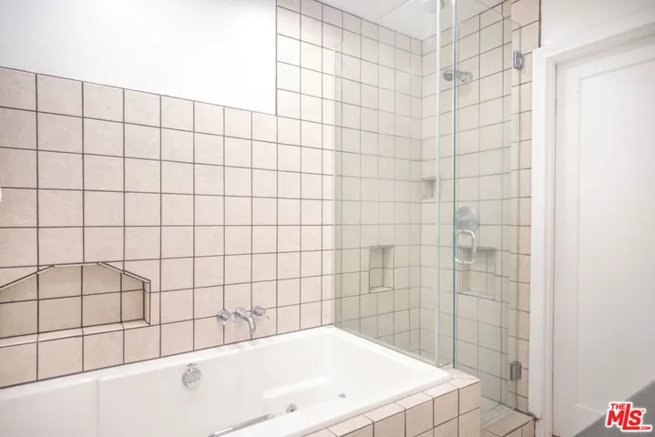 1414 S Spaulding Avenue, Los Angeles, California 90019