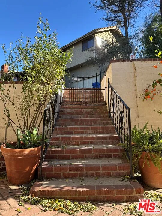 4707 Bedel Street, Woodland Hills, California 91364 home-pic-36