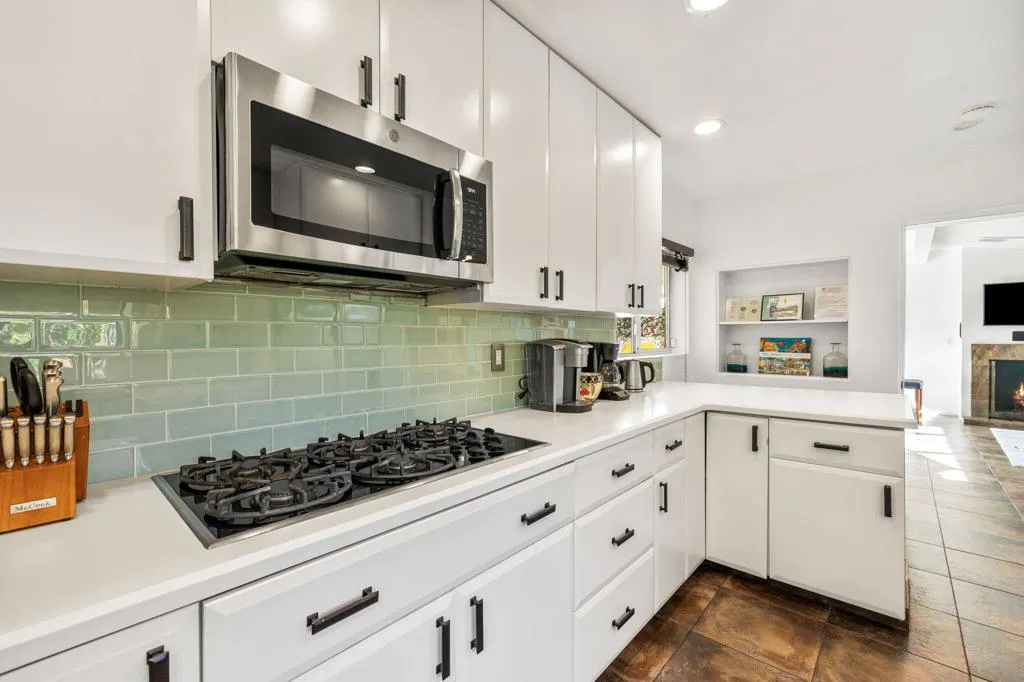 1223 E San Lorenzo Road, Palm Springs, California 92264 home-pic-40