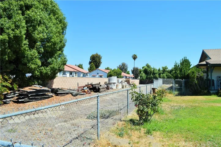 2750 W Devonshire Avenue, Hemet, California 92545