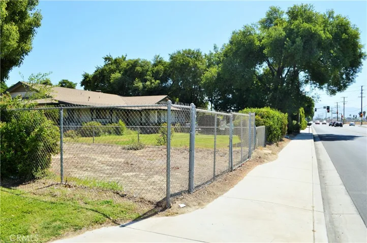 2750 W Devonshire Avenue, Hemet, California 92545