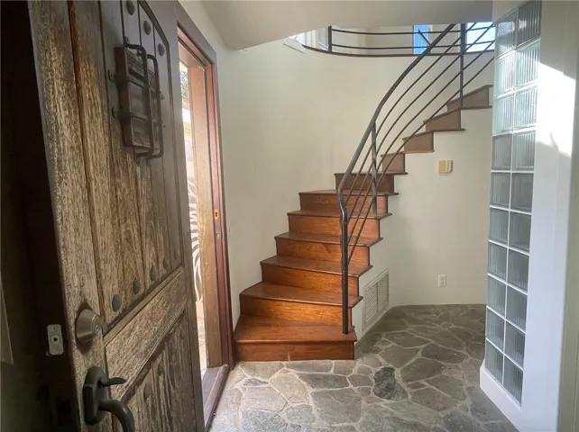 989 Miramar Street, Laguna Beach, California 92651
