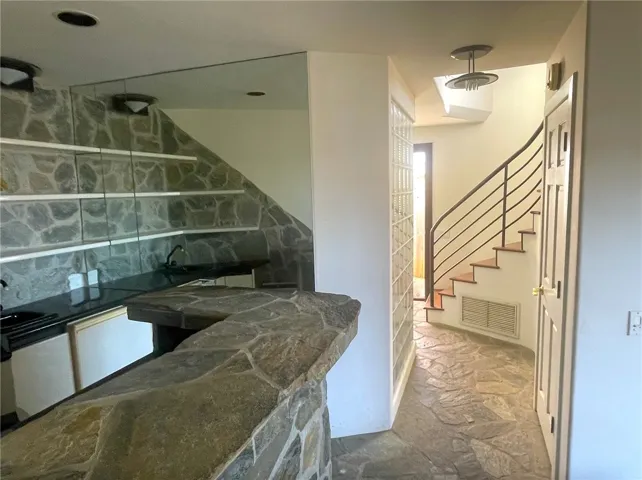 989 Miramar Street, Laguna Beach, California 92651
