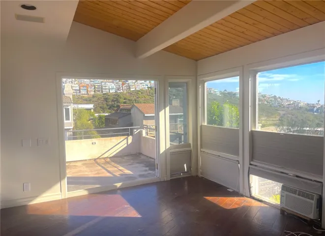 989 Miramar Street, Laguna Beach, California 92651