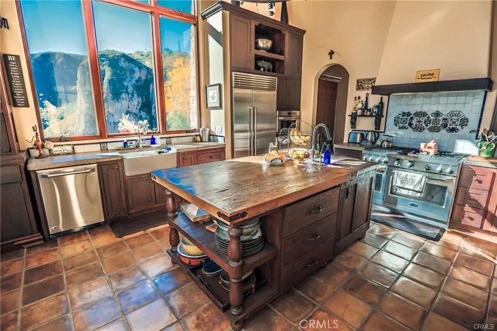 2701 Barrymore Drive, Malibu, California 90265, 3 Bedrooms Bedrooms, ,4 BathroomsBathrooms,Residential Lease,For Rent,Barrymore,DW25008207