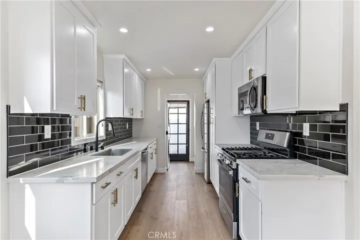 1407 W 80th Street, Los Angeles, California 90047