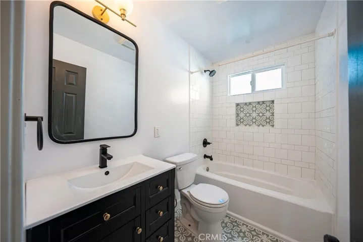 1407 W 80th Street, Los Angeles, California 90047