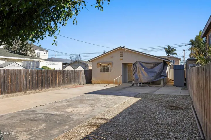 3-web-or-mls-UpmarketMedia-134NHay-59a