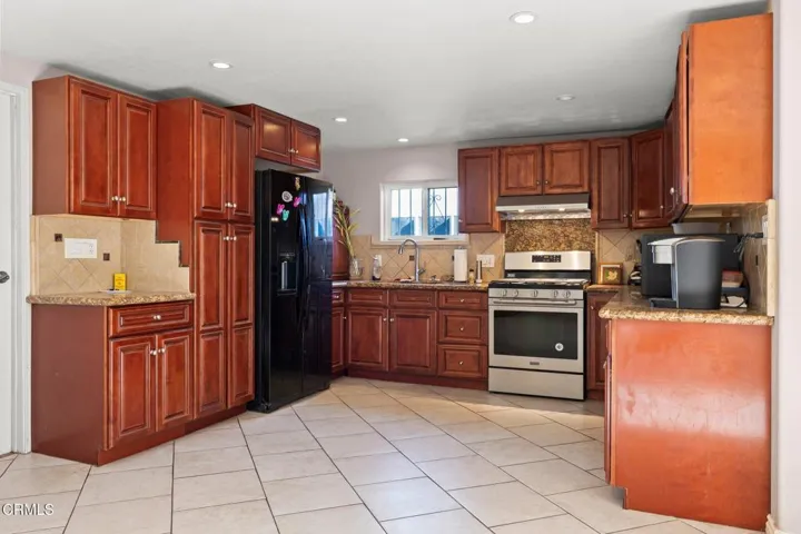 10-web-or-mls-UpmarketMedia-134NHay-36