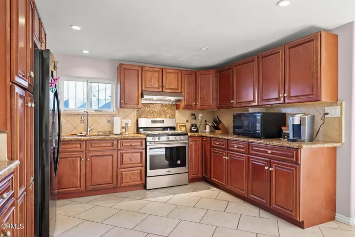11-web-or-mls-UpmarketMedia-134NHay-39