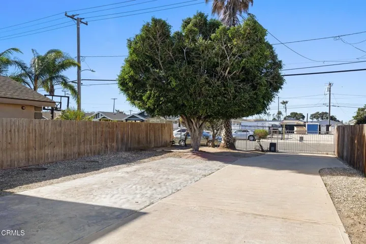 4-web-or-mls-UpmarketMedia-134NHay-62a