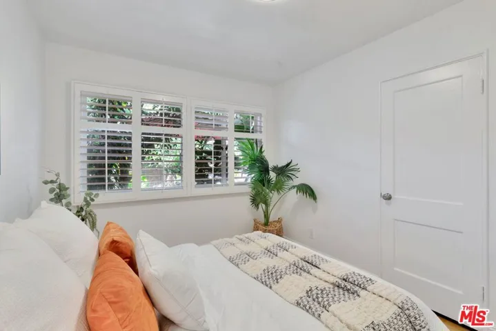 5372 Village, Los Angeles, California 90016