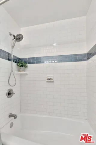 5372 Village, Los Angeles, California 90016