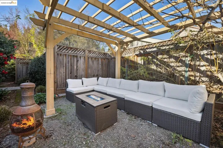 175 Lavell Rd, Santa Rosa, California 95403