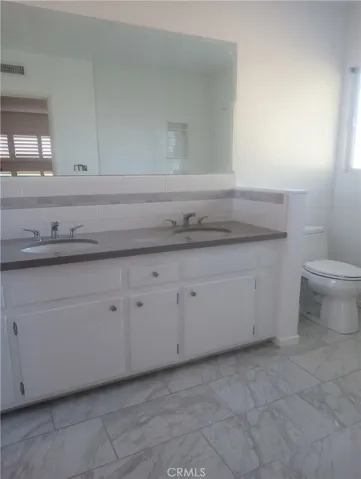 Dual sinks in both​​‌​​​​‌​​‌‌​​‌​​​‌‌​​​‌​​‌‌​​‌‌​​‌‌​​​​ baths