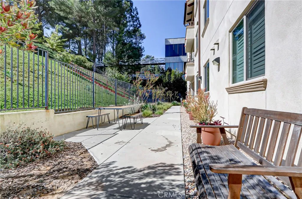 627 Deep Valley Drive 114, Rolling Hills Estates, California 90274 home-pic-30