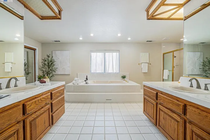 4325 Monterey Ct, Discovery Bay, California 94505