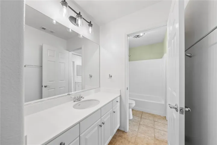 Jack n Jill bath( each bedroom has its own vanity)